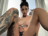Natural brunette solo toying